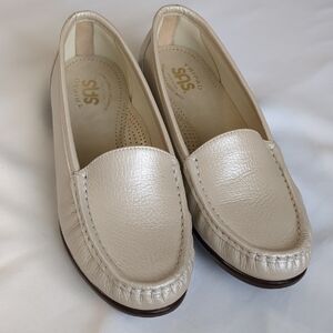 SAS Simplify Slip On Pearl Bone Comfort Shoes Sz 7.5 W